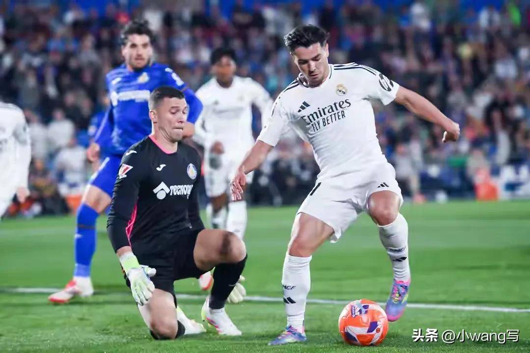 关于马洛卡俱乐部在与巴拉多利德的交锋中坐和的信息