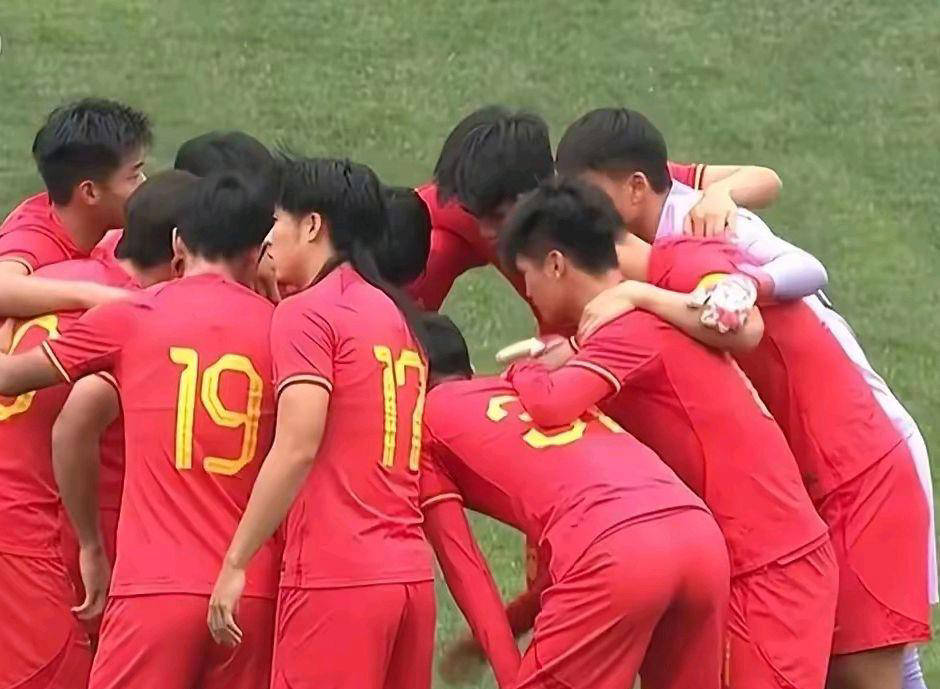 包含国足全神贯注备战国际盛事，勇争第一，誓夺桂冠的词条